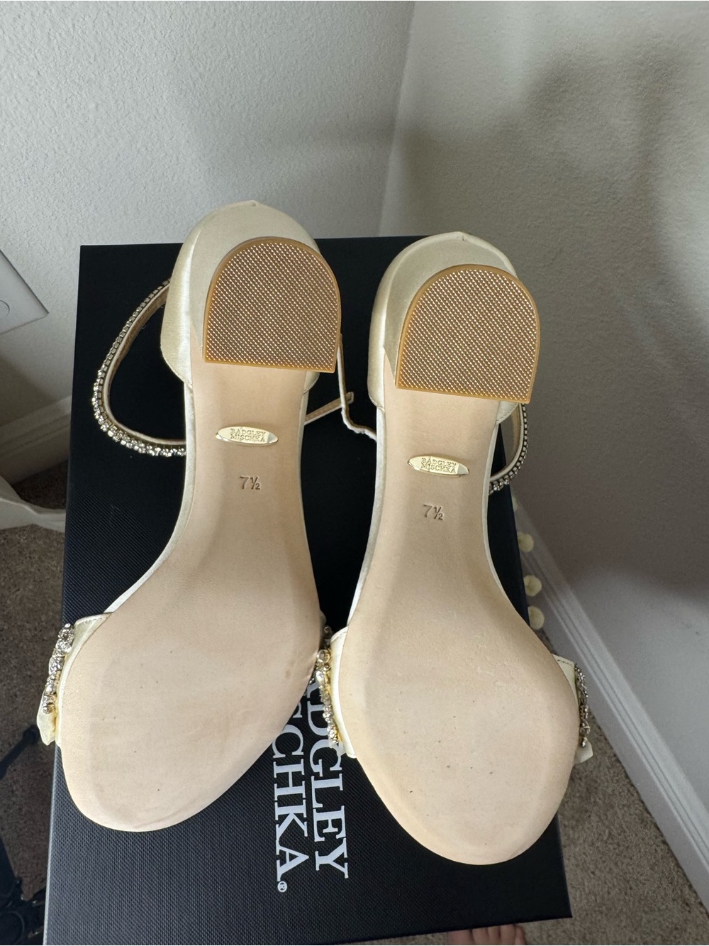 * New In Box * Badgley Mischka Finesse Satin Pumps w/ Crystals Size 7.5 - Picture 8 of 16